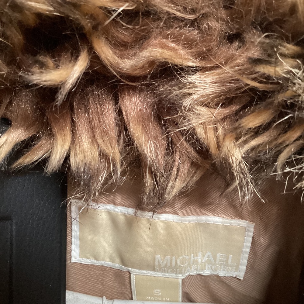 Female micheal Kors , vest faux fur, size small , brown and gold